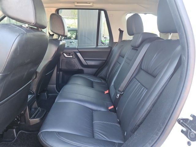 Used 2011 Land Rover LR2 HSE LUX image 21