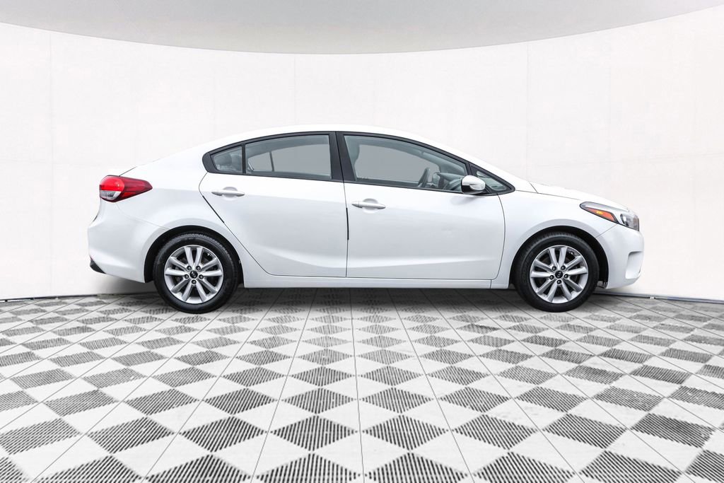 Used 2017 Kia Forte LX w/ LX Popular Package image 11