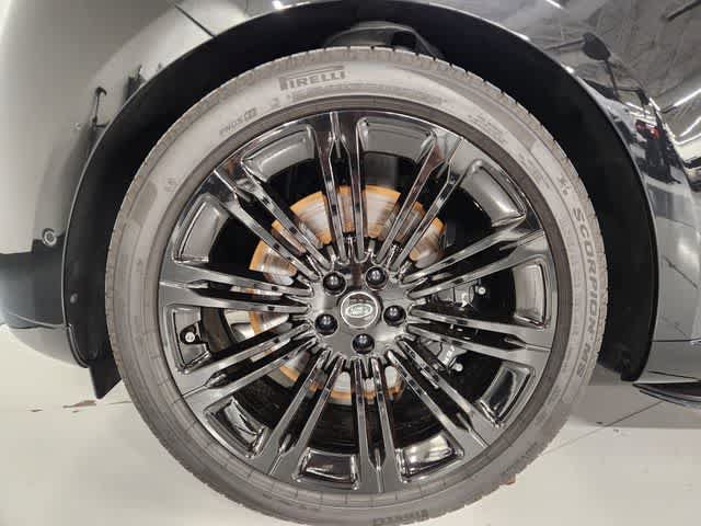 Used 2025 Land Rover Range Rover Long Wheelbase Autobiography AWD/4WD image 15