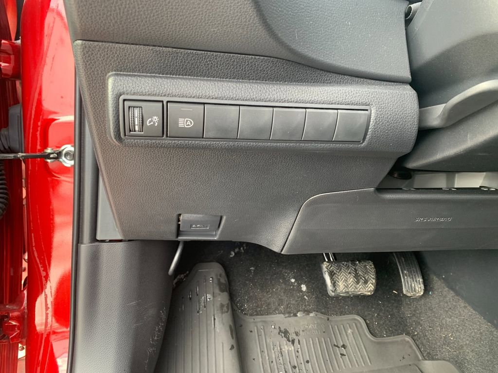 Used 2025 Toyota Corolla SE image 31