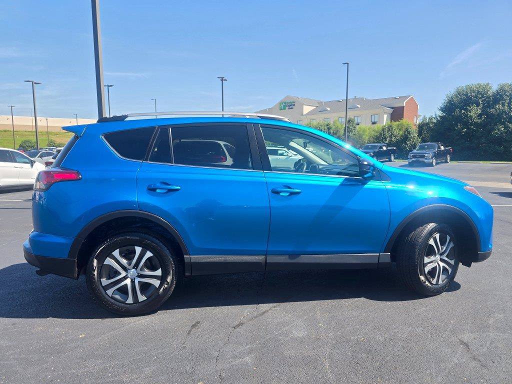 Used 2018 Toyota RAV4 LE w/ All Weather Liner Package FWD image 9