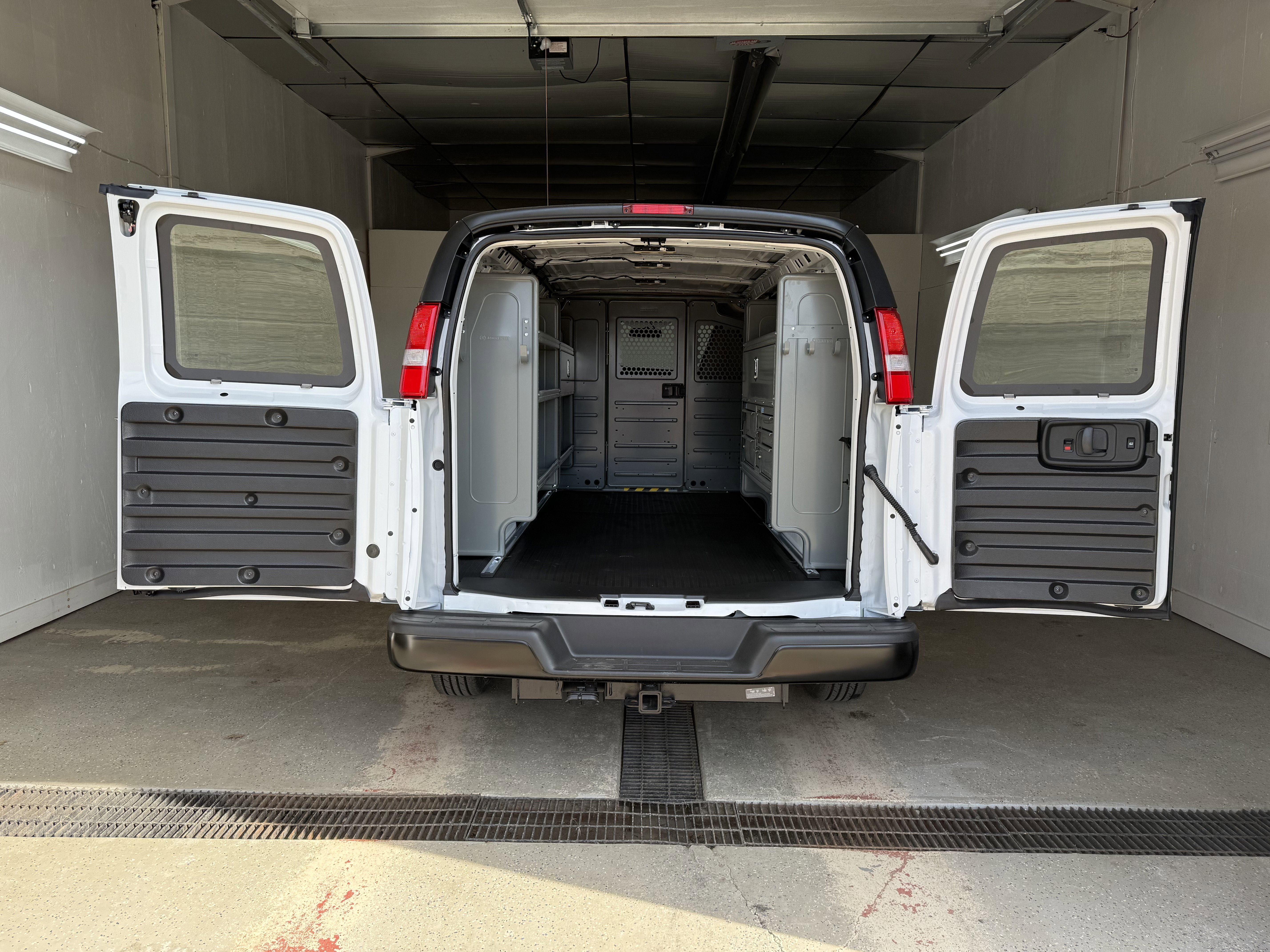 New 2025 Chevrolet Express 3500 w/ Driver Convenience Package image 36