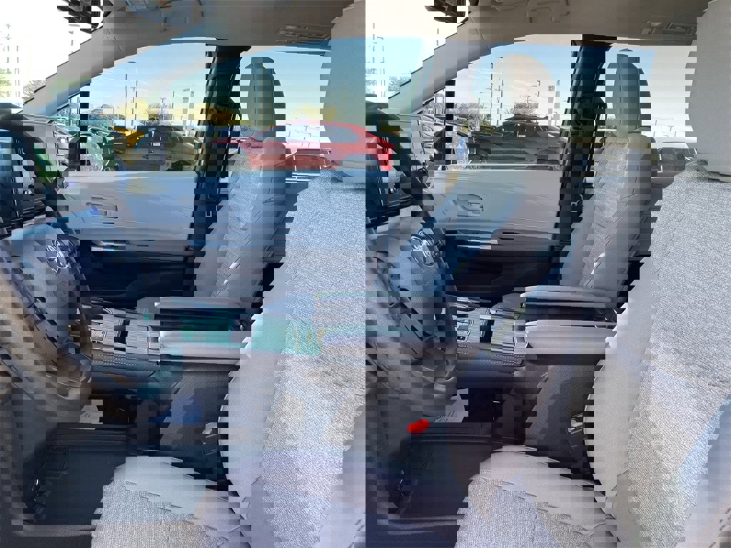 New 2026 Toyota Sienna LE image 2