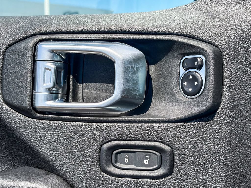 Used 2023 Jeep Wrangler Unlimited Sahara AWD/4WD image 44