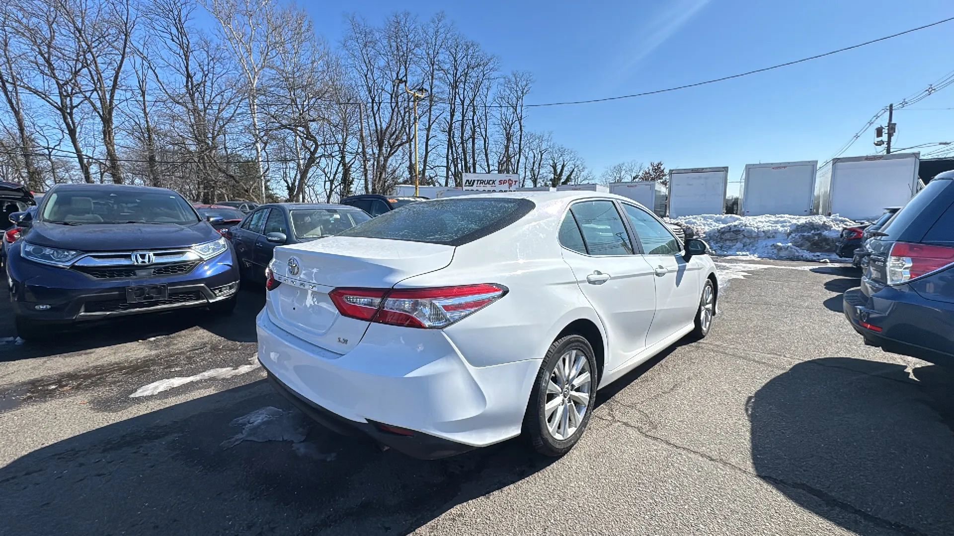 Used 2018 Toyota Camry LE image 5