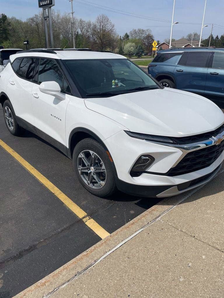 Used 2023 Chevrolet Blazer LT w/ Convenience Package AWD/4WD image 4