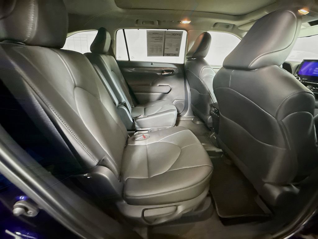 Certified 2026 Toyota Highlander Platinum AWD/4WD image 28