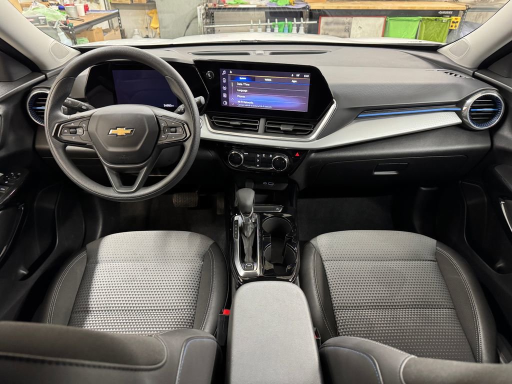 Used 2024 Chevrolet Trax LT image 17