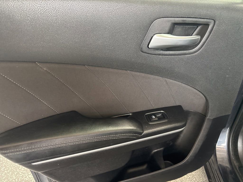 Used 2019 Dodge Charger SXT RWD image 10