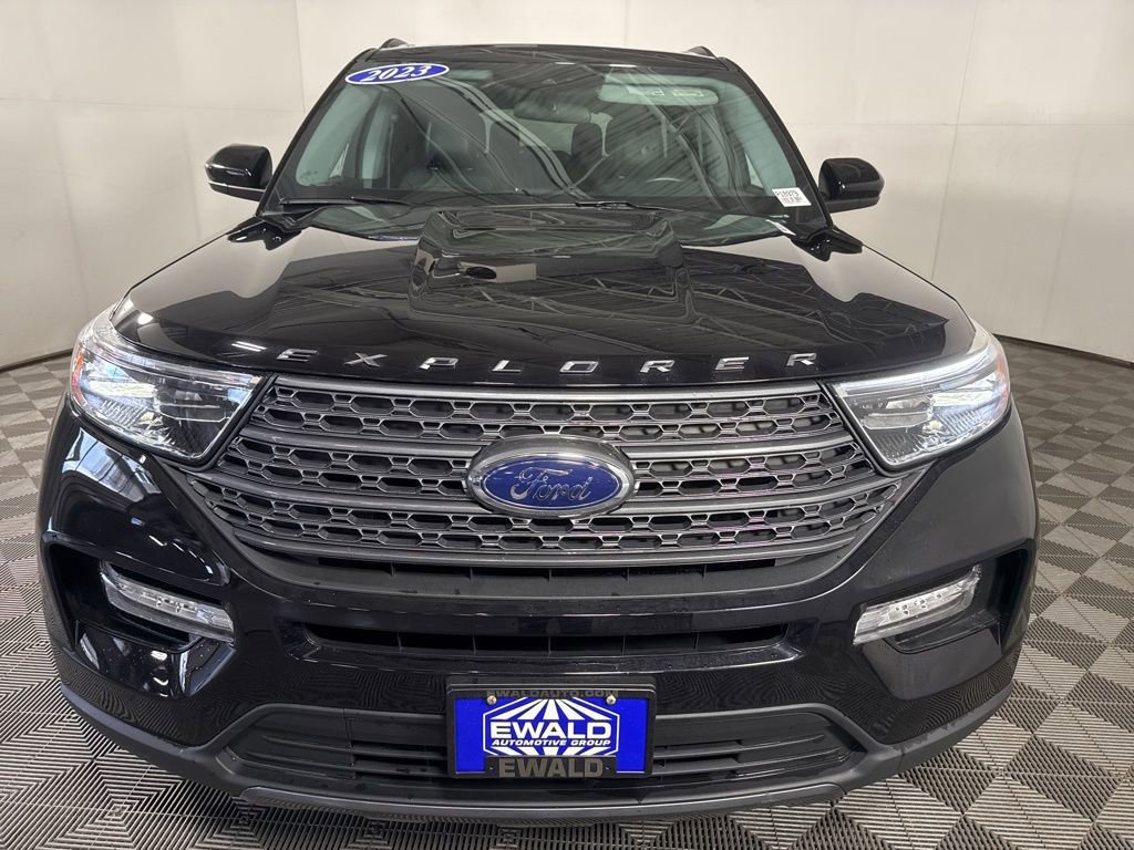 Used 2023 Ford Explorer XLT w/ Equipment Group 202A AWD/4WD image 3