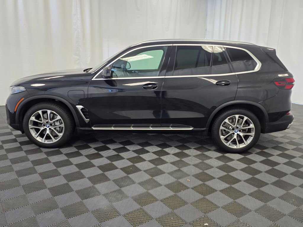 Used 2025 BMW X5 xDrive50e image 2