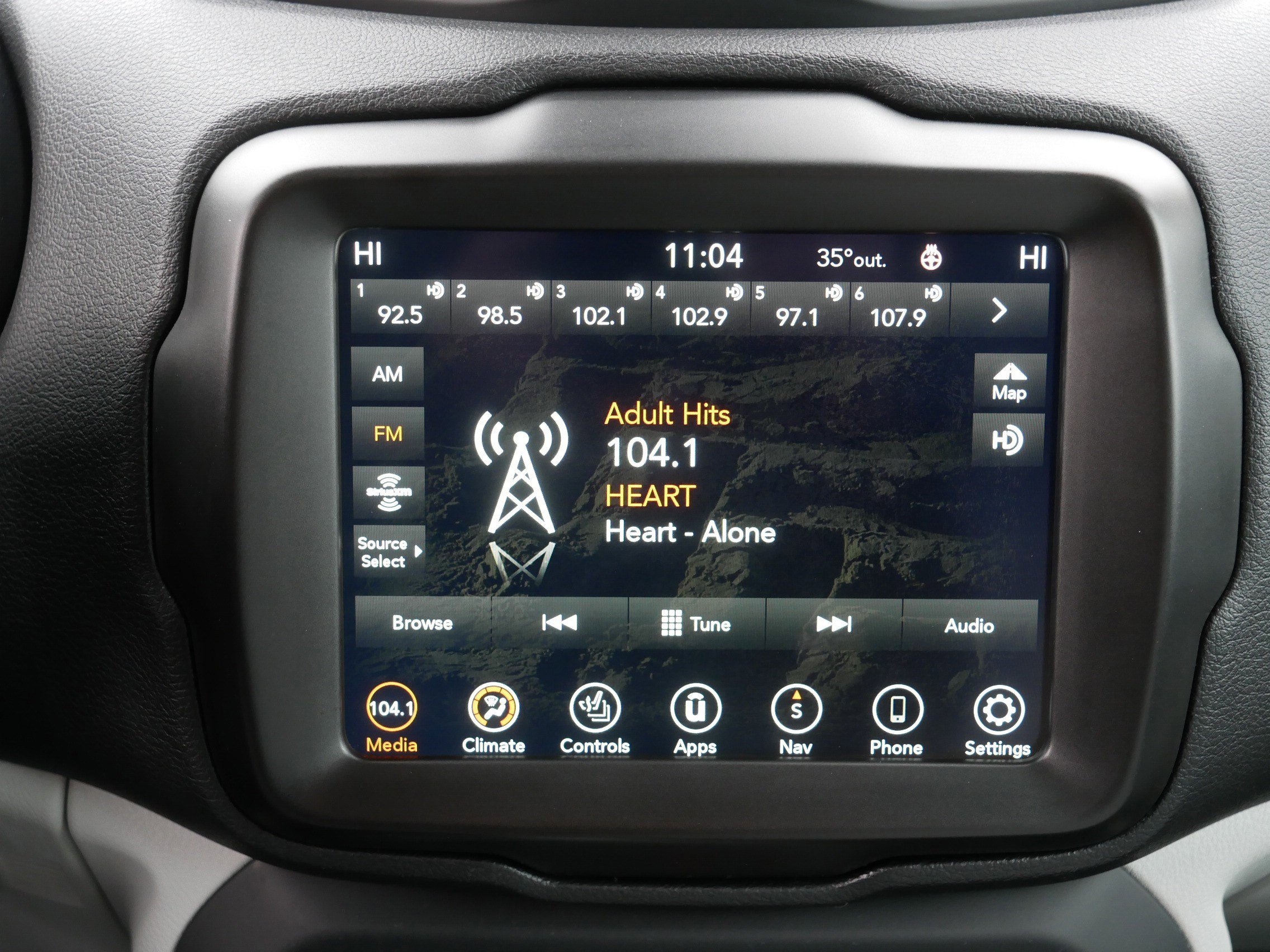 Certified 2022 Jeep Renegade Latitude w/ Convenience Group image 22