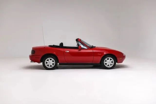 Used 1990 MAZDA MX-5 Miata 2D Convertible image 3