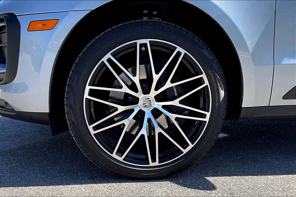 Used 2023 Porsche Macan Turbo image 35