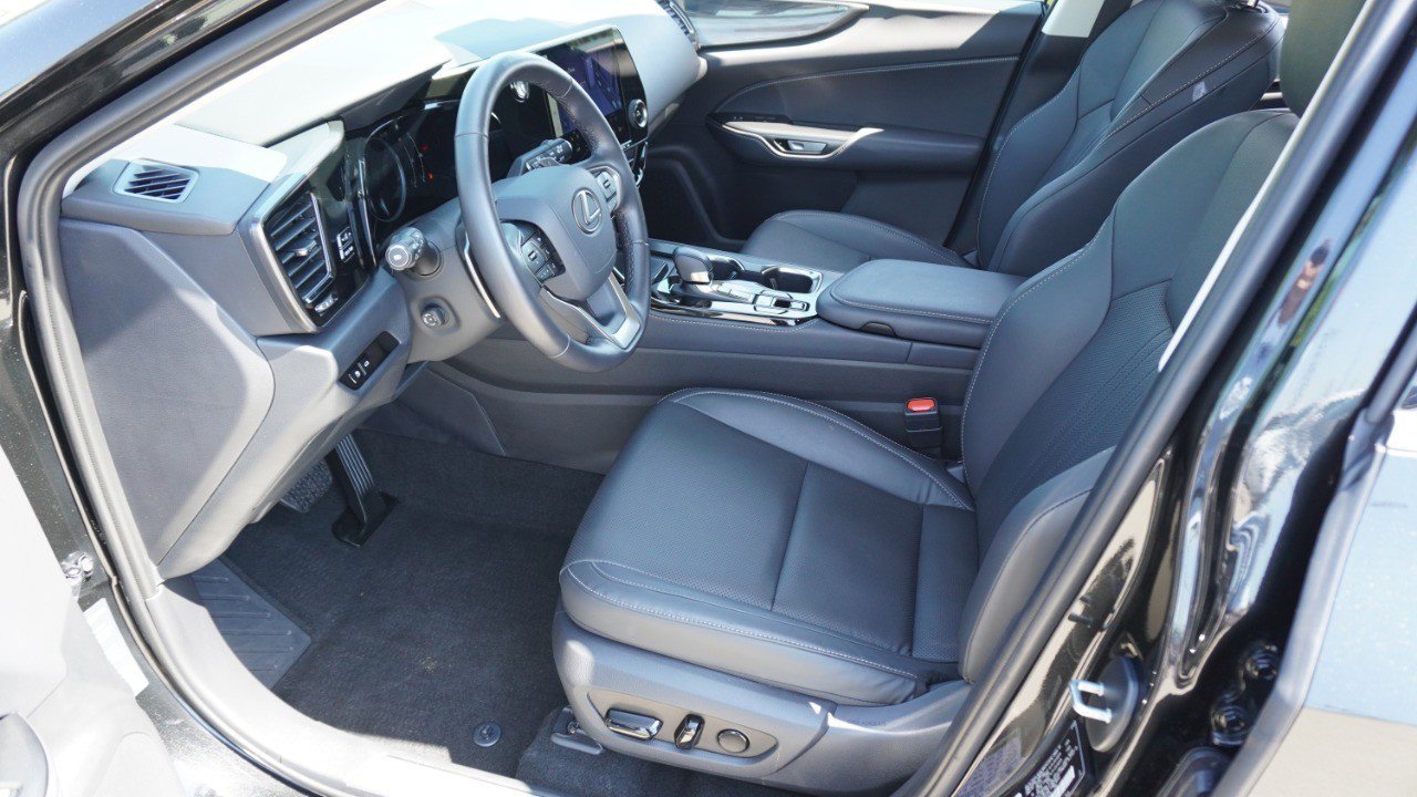 Used 2025 Lexus NX 250 FWD w/ Accessory Package (Z1) image 13