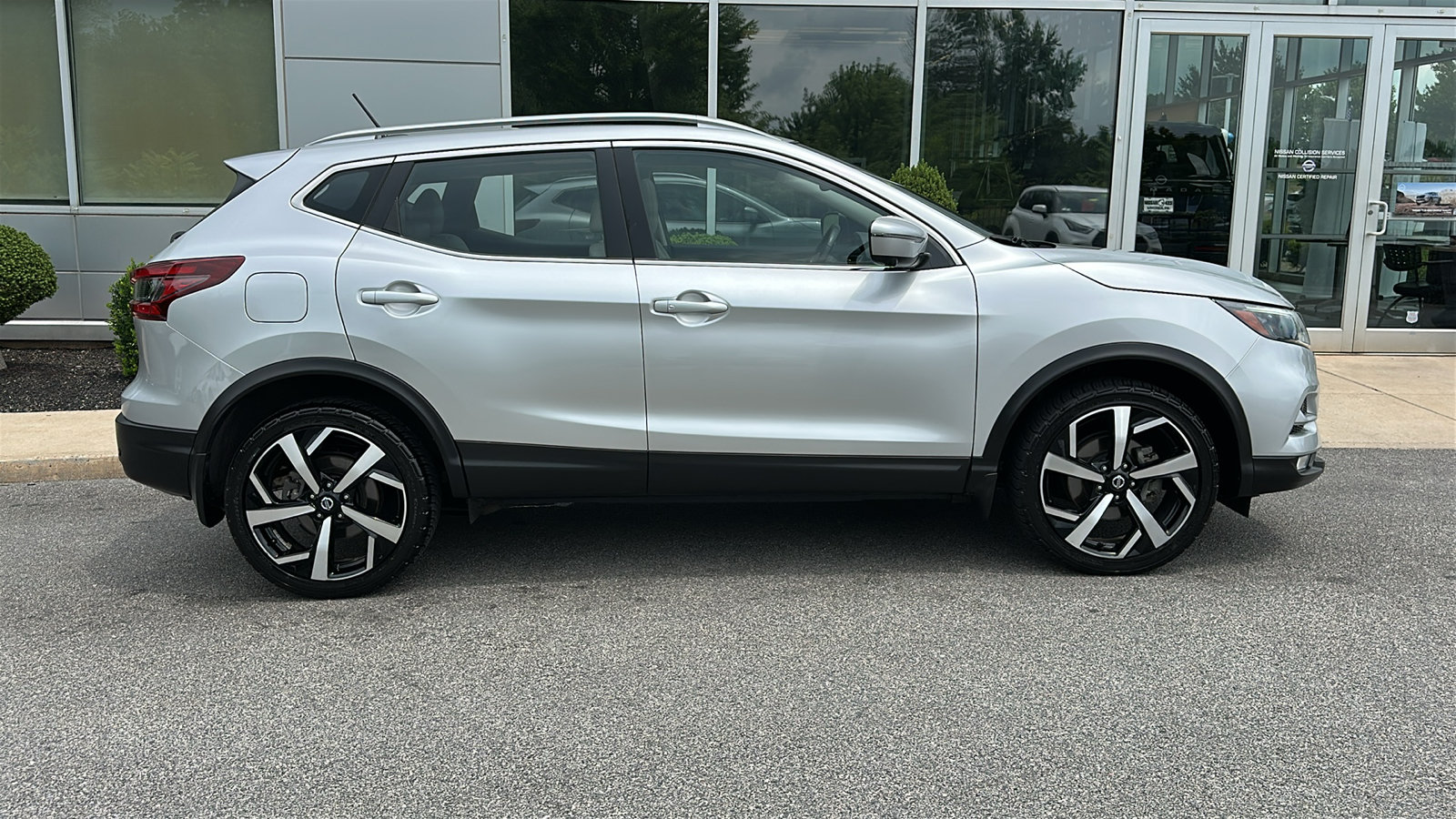 Used 2021 Nissan Rogue Sport SL w/ Premium Package AWD/4WD image 29