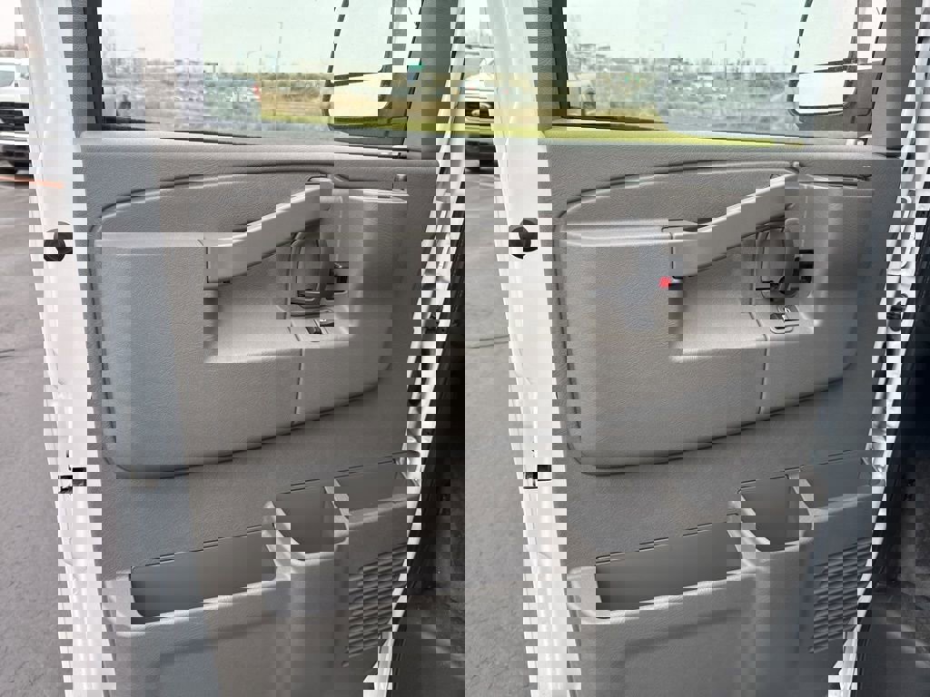 New 2025 GMC Savana 2500 w/ Enhanced Convenience Package image 33