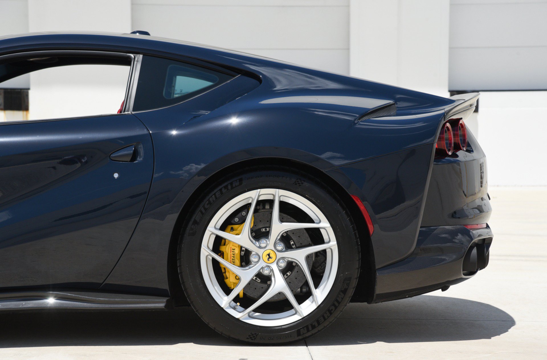 Used 2020 Ferrari 812 Superfast RWD image 17