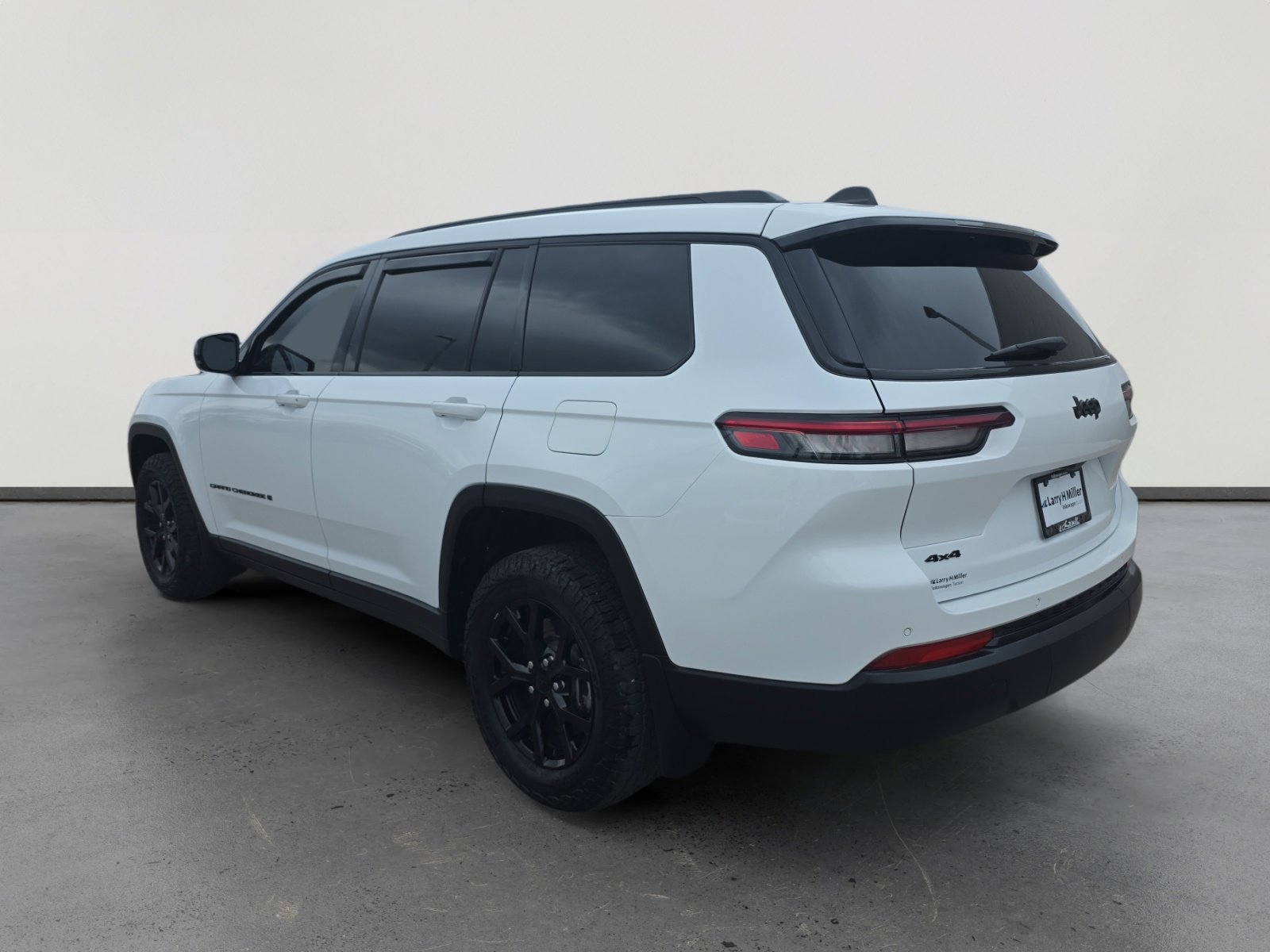 Used 2024 Jeep Grand Cherokee L Altitude image 3