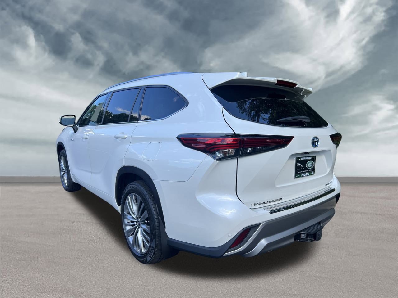 Used 2021 Toyota Highlander Platinum image 3