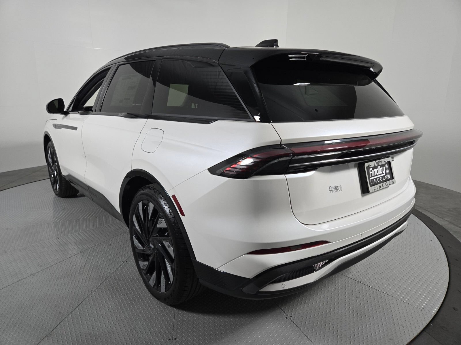 New 2026 Lincoln Nautilus Reserve w/ Jet Appearance Package AWD/4WD image 7