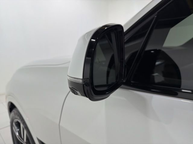 Certified 2023 BMW X7 xDrive40i w/ M Sport Package image 9
