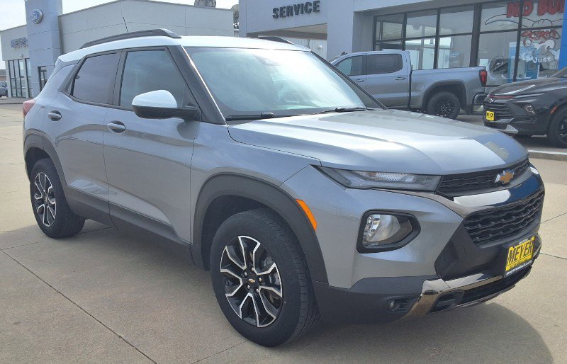Used 2023 Chevrolet TrailBlazer ACTIV w/ Sun and Liftgate Package AWD/4WD image 2