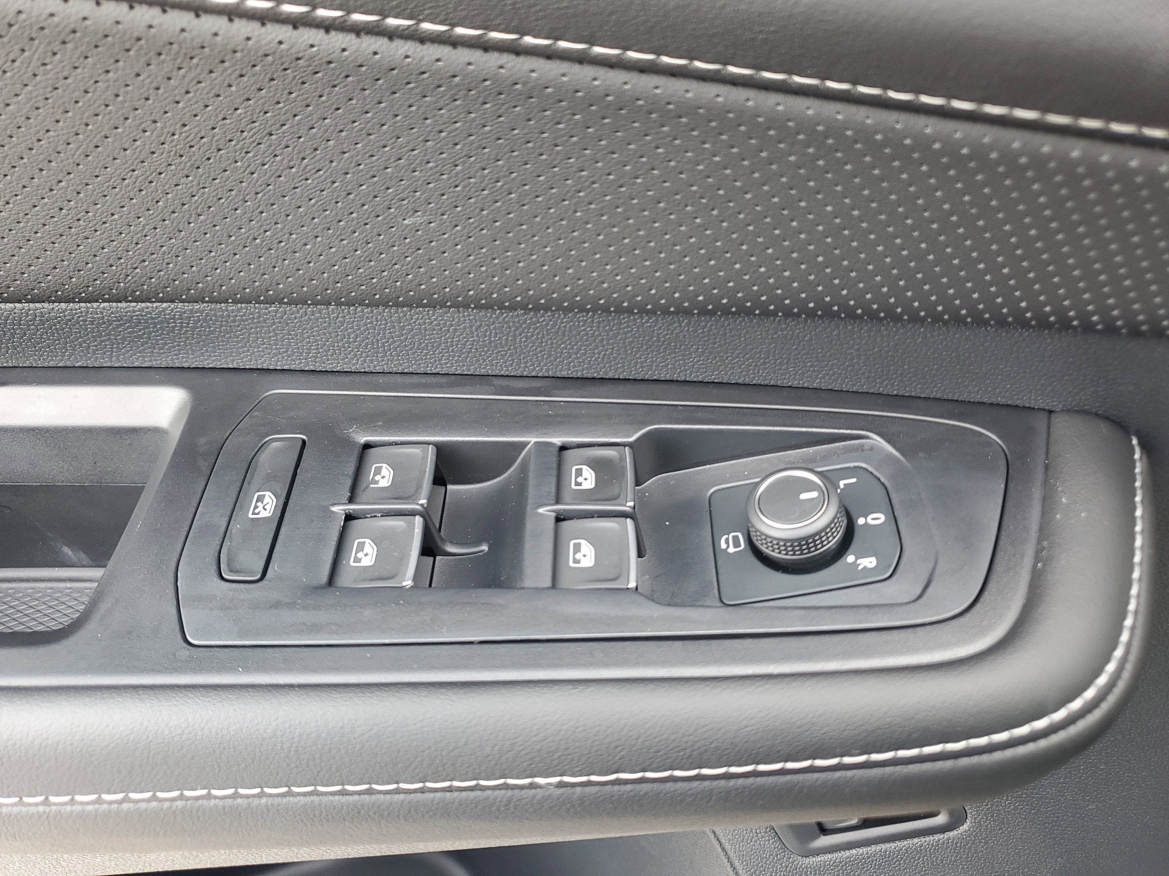 Used 2025 Volkswagen Atlas SEL Premium R-Line image 29