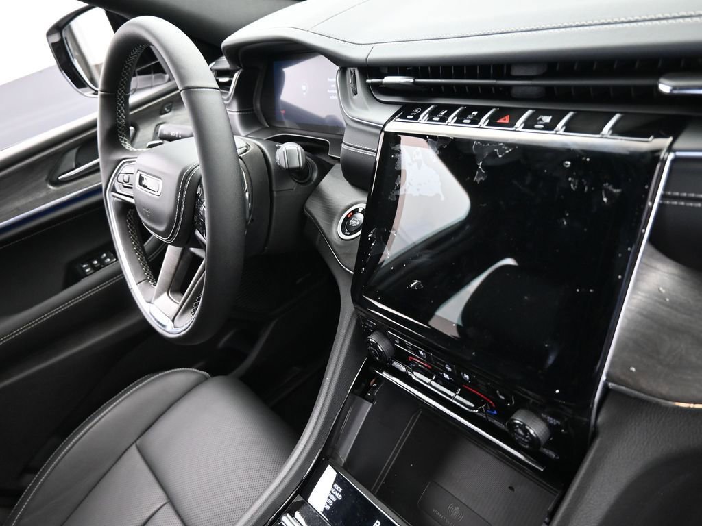 Used 2024 Jeep Grand Cherokee Overland w/ Luxury Tech Group IV image 19