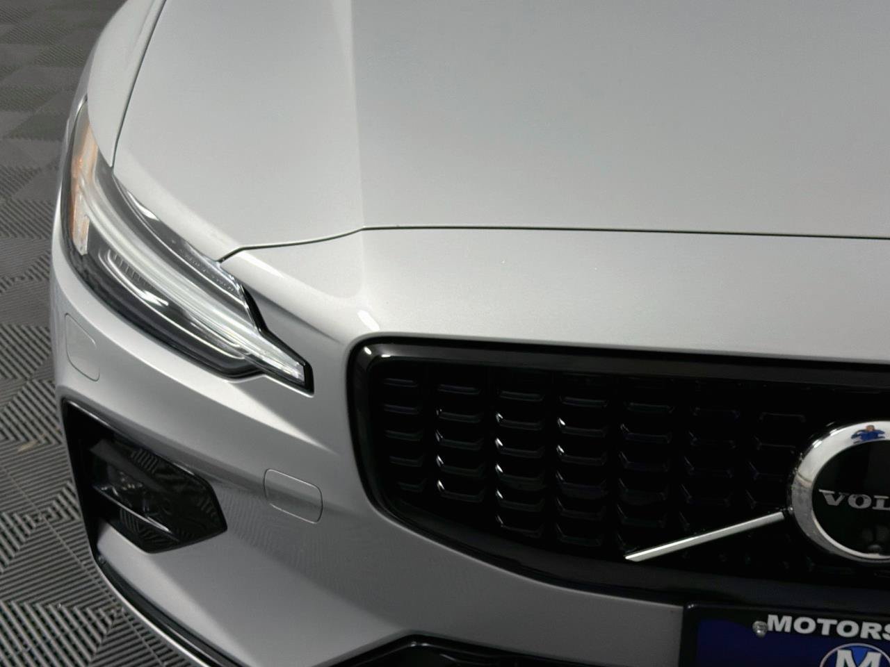 Used 2024 Volvo S60 B5 Plus FWD image 3