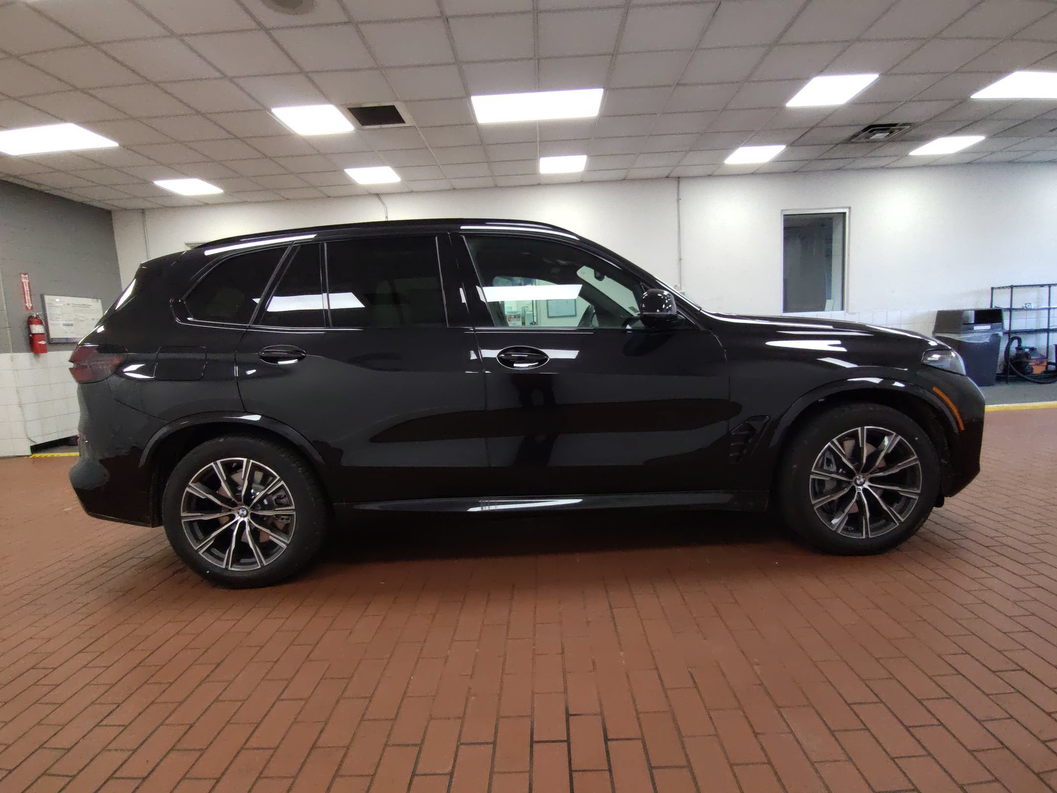 Used 2026 BMW X5 xDrive50e w/ M Sport Package AWD/4WD image 7