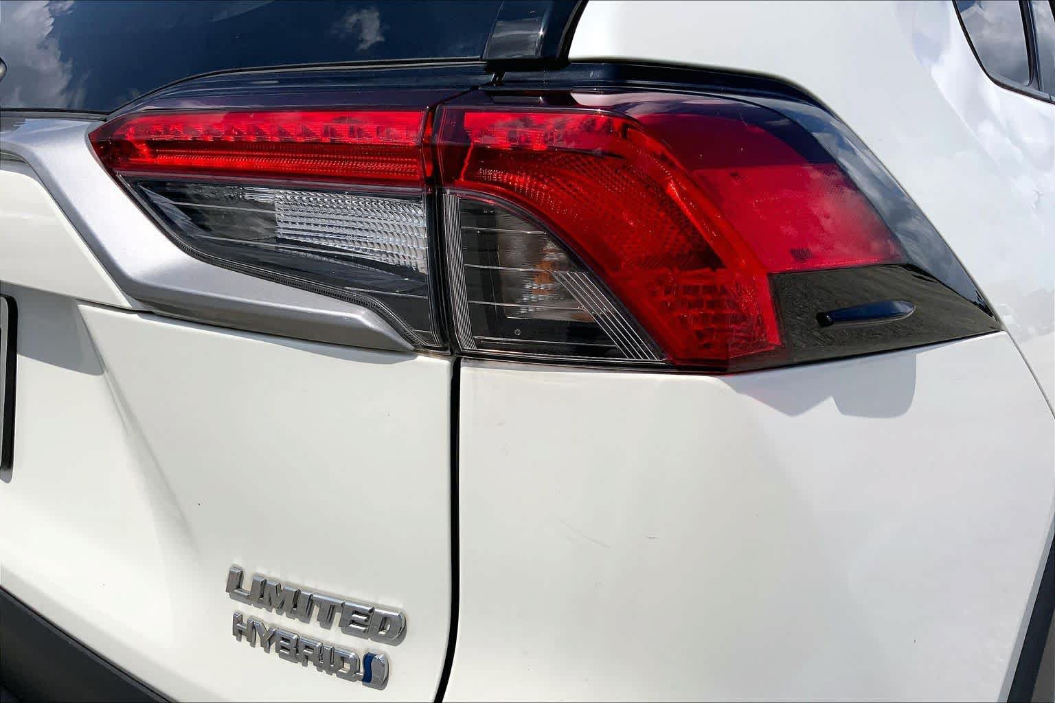 Used 2022 Toyota RAV4 Limited AWD/4WD image 30