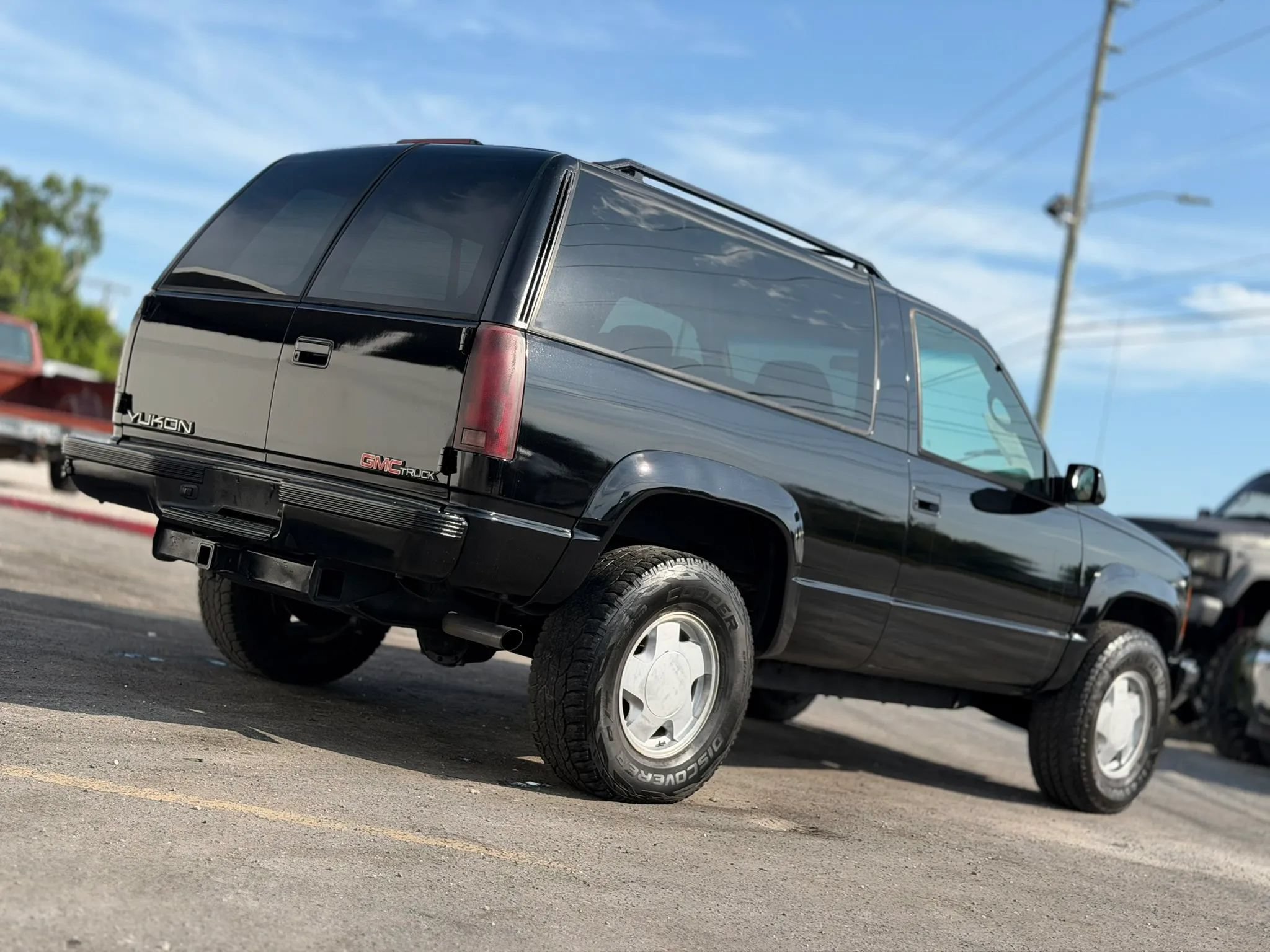 Used 1995 GMC Yukon 4WD 2-Door image 3