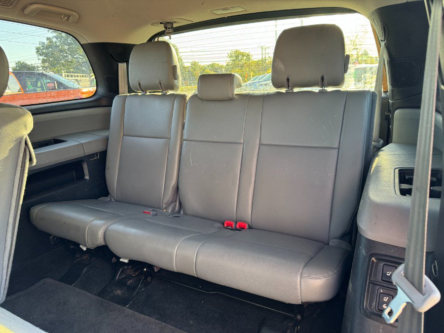 Used 2014 Toyota Sequoia SR5 AWD/4WD image 17