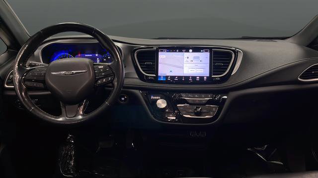 Used 2021 Chrysler Pacifica Touring-L w/ Premium & Safety Sphere Group AWD/4WD image 11