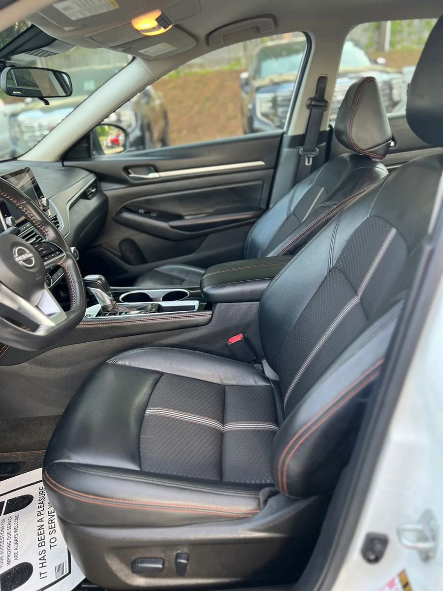 Used 2024 Nissan Altima 2.5 SR FWD image 12