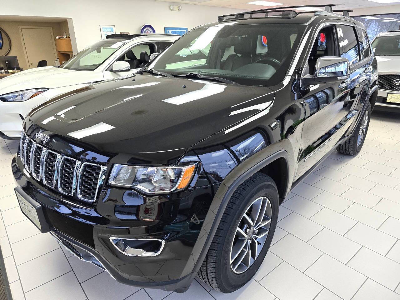 Used 2021 Jeep Grand Cherokee Limited AWD/4WD image 2