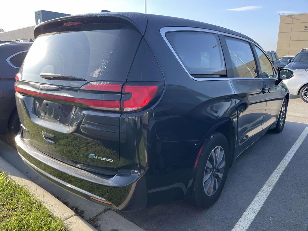 Used 2024 Chrysler Pacifica Limited FWD image 4