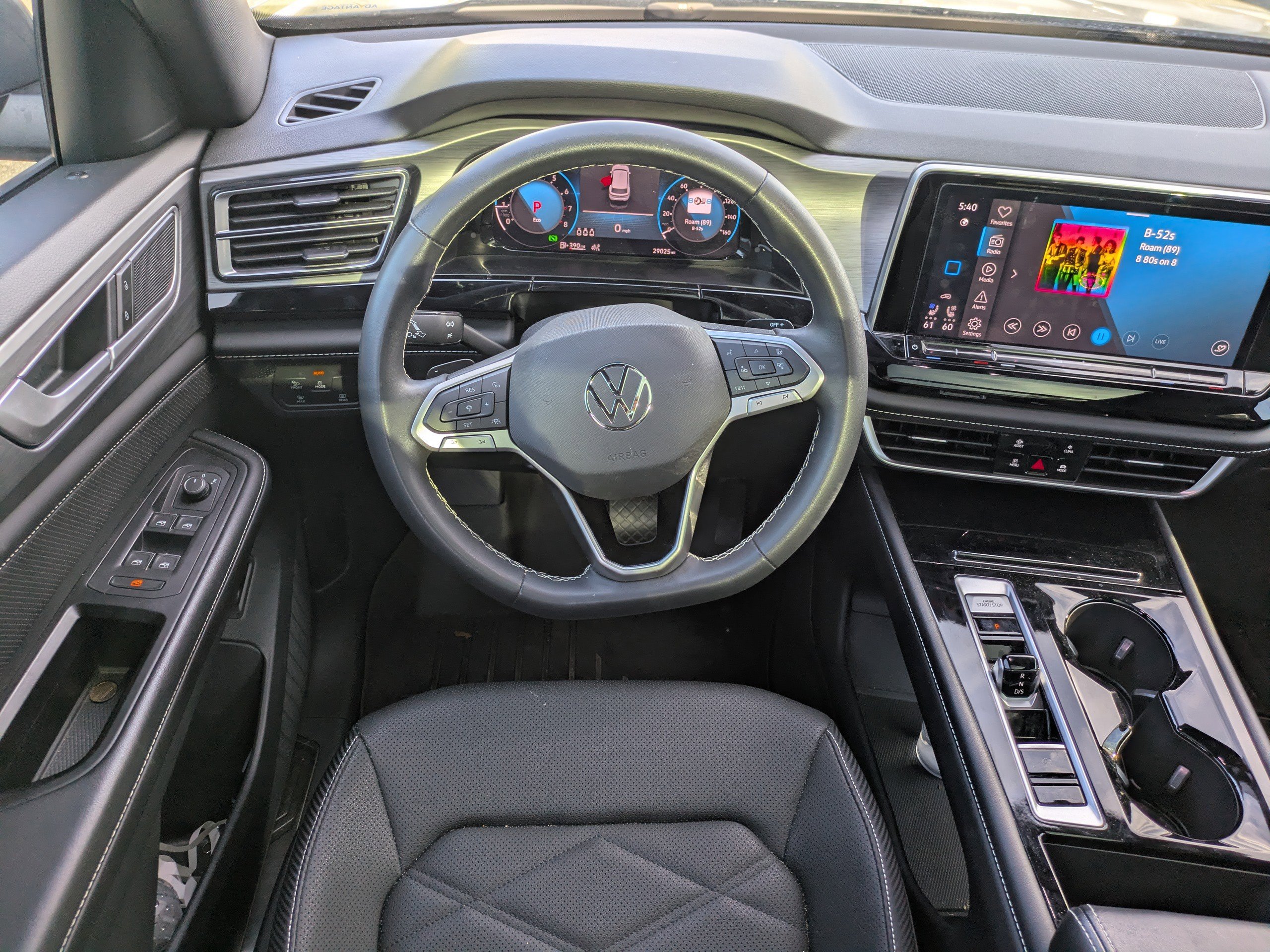 Used 2024 Volkswagen Atlas Cross Sport SE w/ Panoramic Sunroof Package FWD image 17