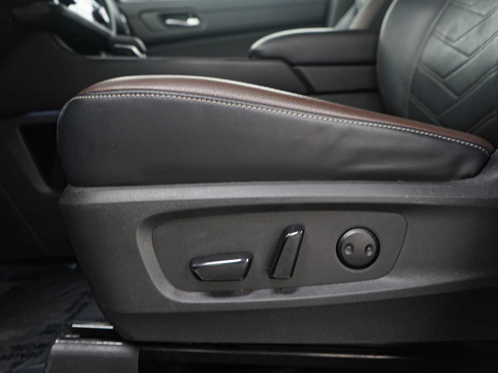 Used 2024 Nissan Pathfinder Platinum image 30