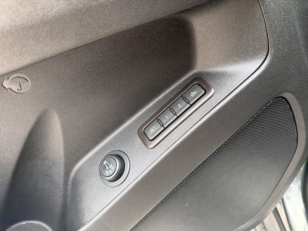 Used 2021 Chevrolet Equinox LT FWD image 21