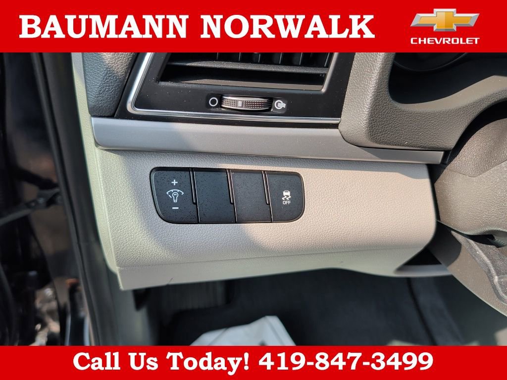 Used 2017 Hyundai Elantra SE FWD image 19