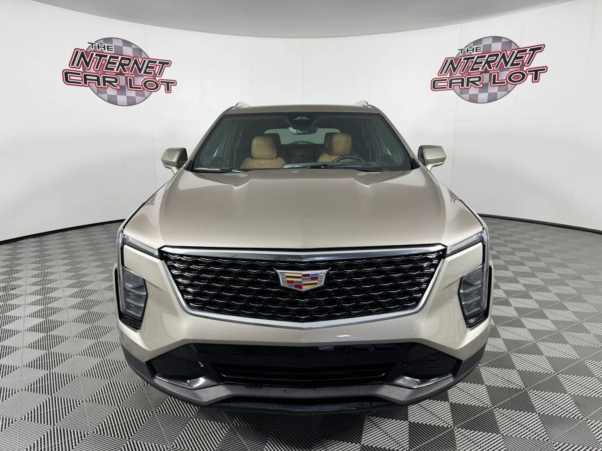 Used 2024 Cadillac XT4 Premium Luxury w/ Technology Package AWD/4WD image 2