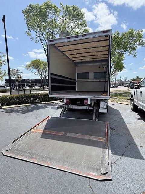Used 2011 Chevrolet Express 3500 RWD image 14