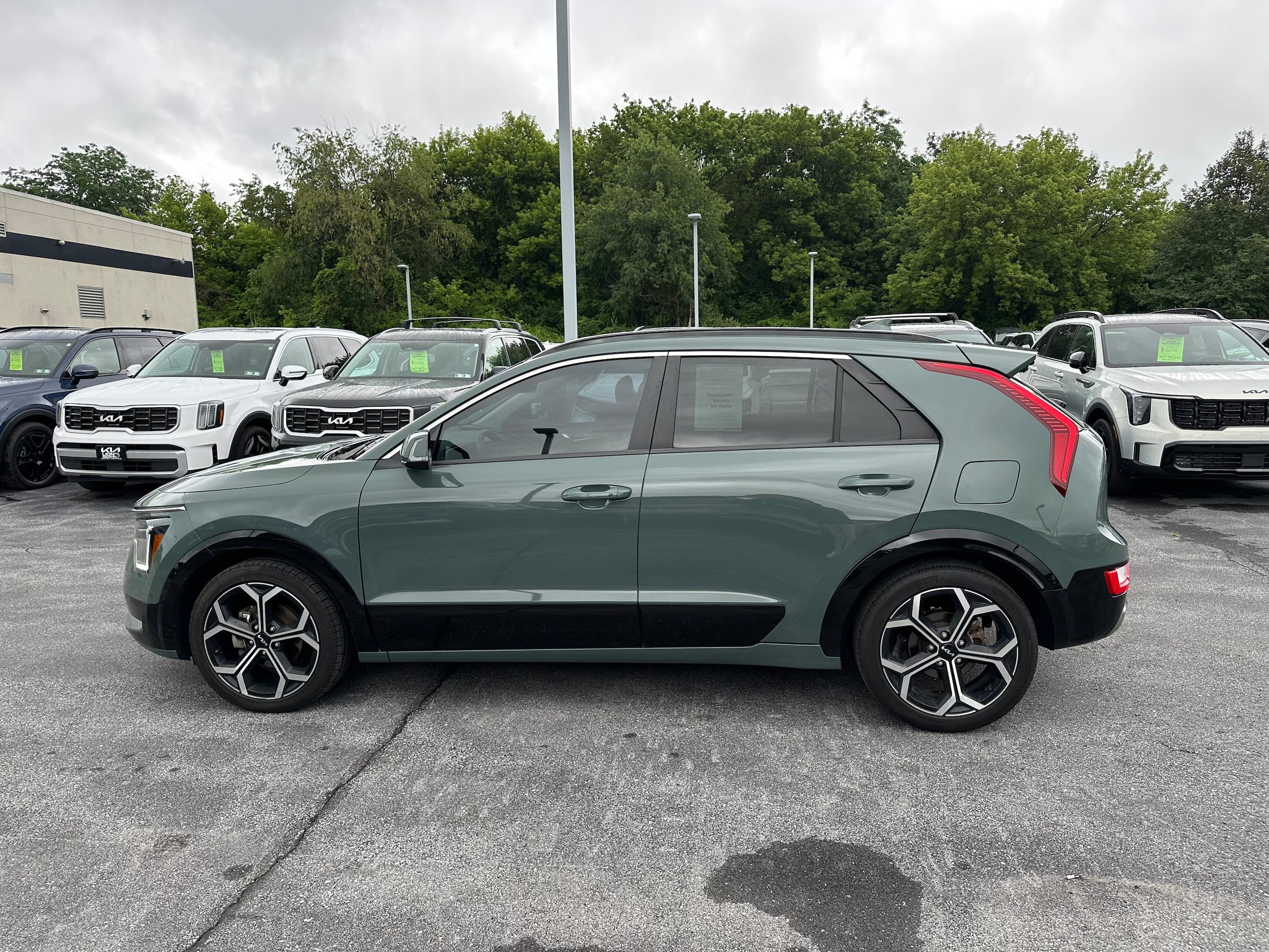 Used 2024 Kia Niro EX Touring FWD image 8