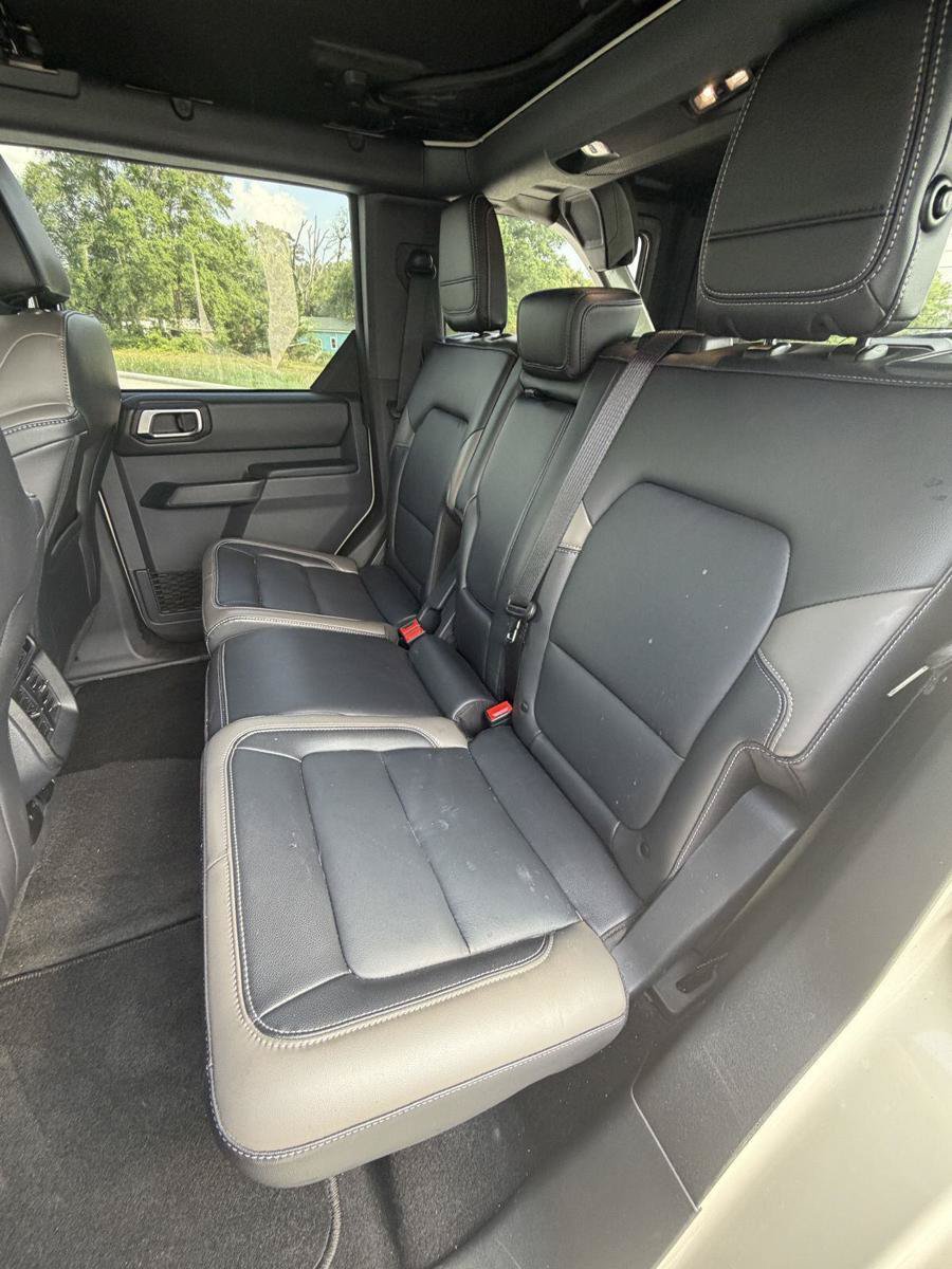 Used 2025 Ford Bronco Outer Banks AWD/4WD image 13