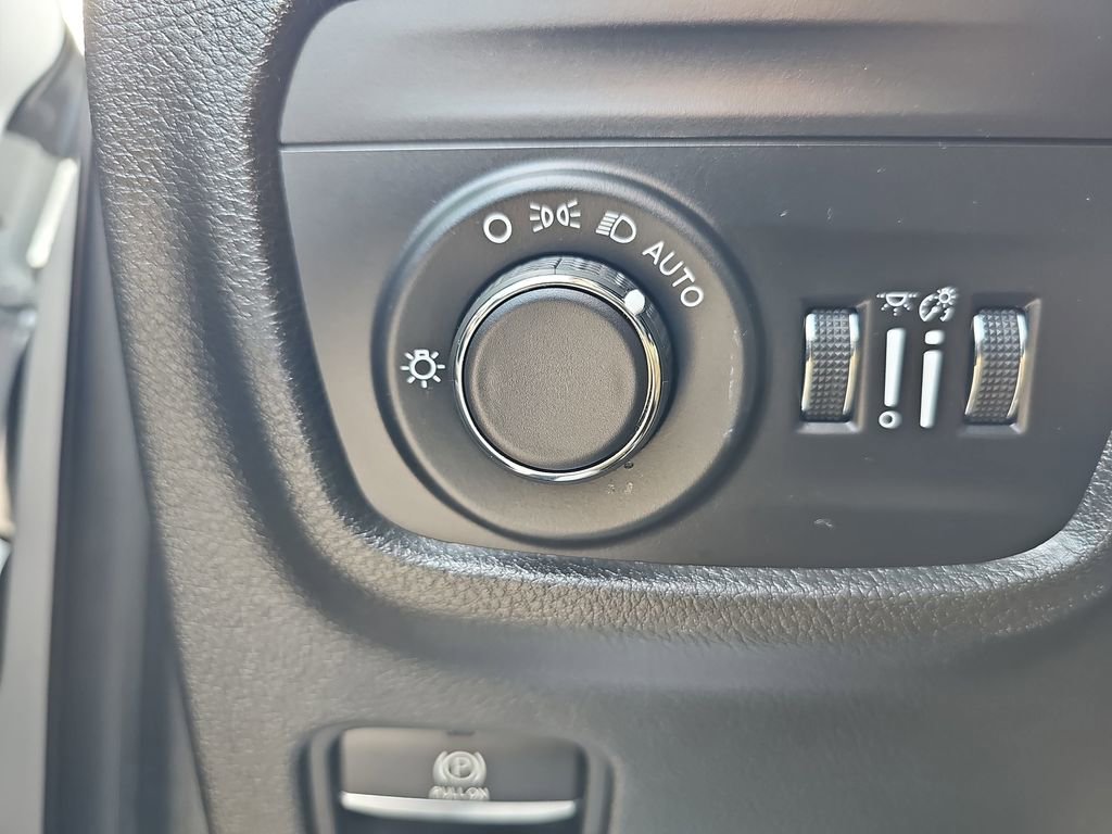 Used 2023 Jeep Grand Cherokee L Laredo image 30