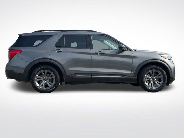 Used 2023 Ford Explorer XLT w/ Equipment Group 202A image 4