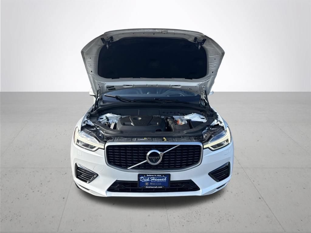 Used 2018 Volvo XC60 T8 R-Design w/ Convenience Package AWD/4WD image 3
