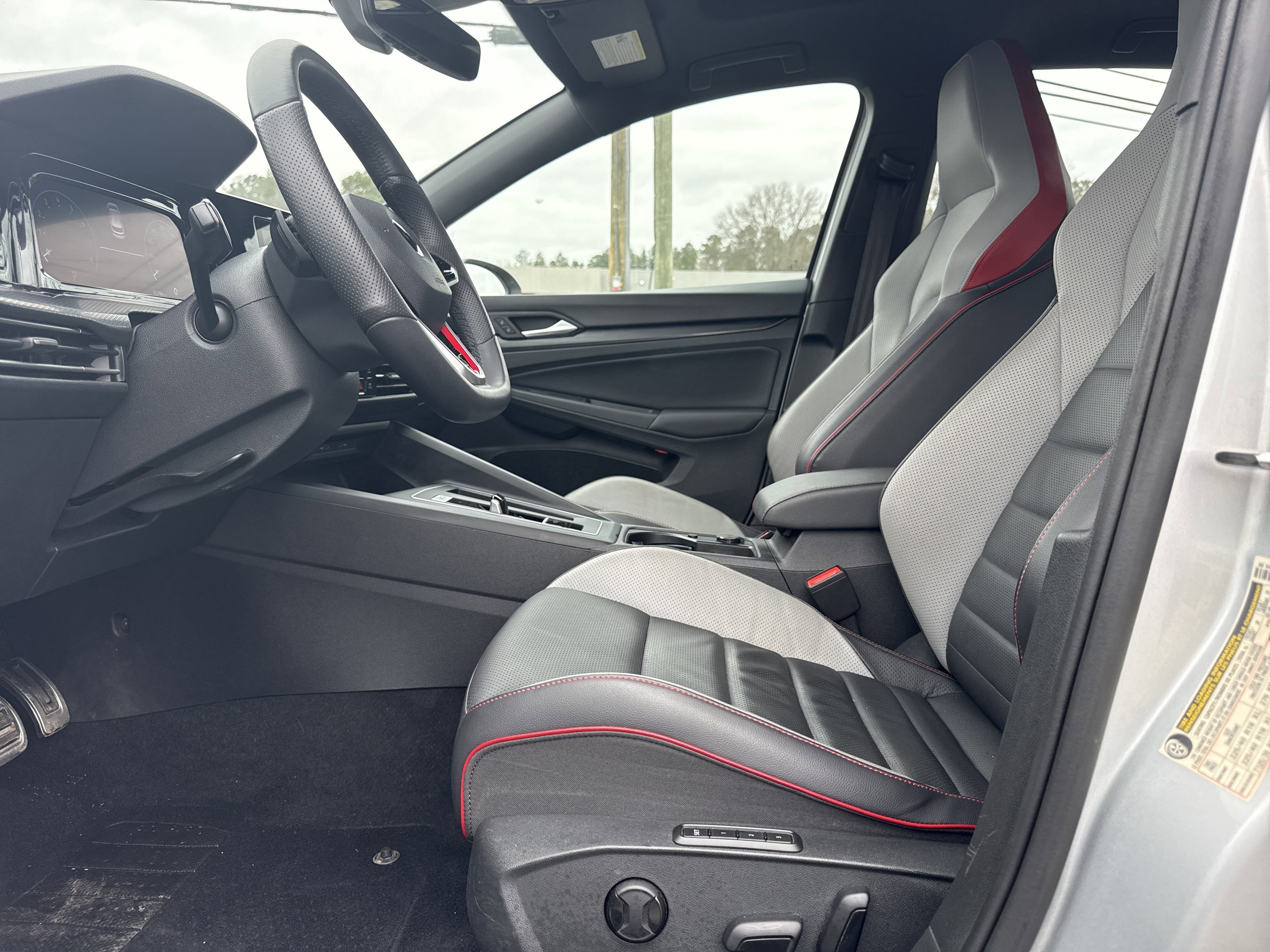 Used 2022 Volkswagen GTI SE image 18